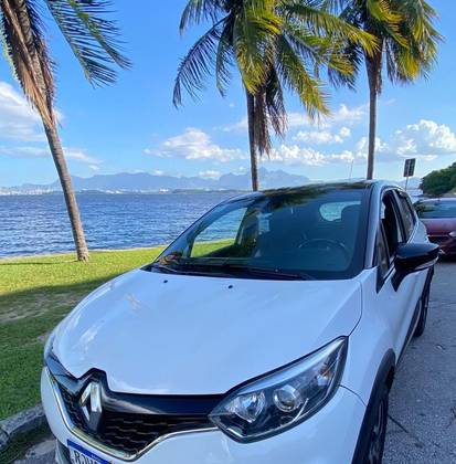 RENAULT CAPTUR 1.6 16V SCE FLEX INTENSE X-TRONIC RENAULT CAPTUR 1.6 16V SCE FLEX INTENSE X-TRONIC